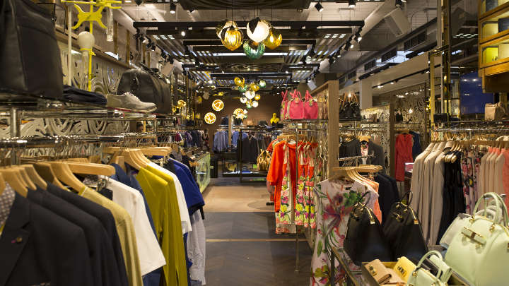 La marque britannique de vêtements de luxe Ted Baker utilise l’éclairage « Sales Floor » de Philips