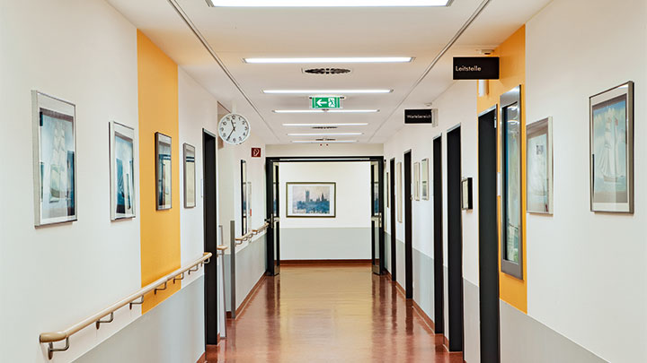 Couloir à la clinique Asklepios à Barmbek, en Allemagne