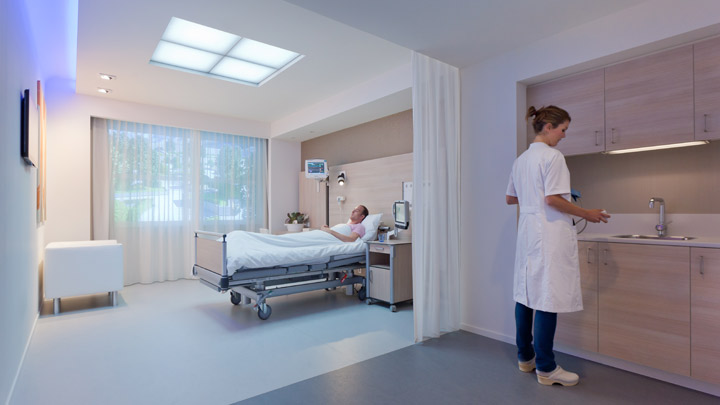 HealWell de Philips Lighting est un système d’éclairage de chambre d’hôpital qui aide les soignants à rester productifs