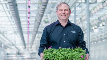 James Darrow of Jolly Farmer replaces HPS with Philips LED toplighting grow lights